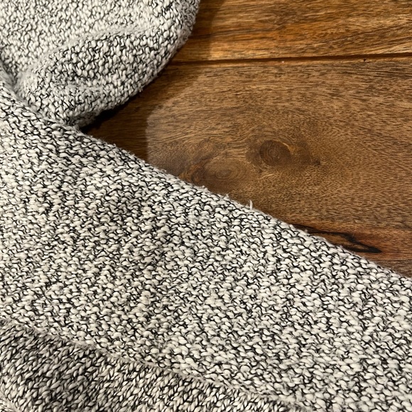 Aritzia community cape - Picture 4 of 6